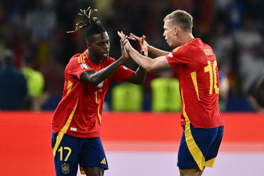 Dani Olmo e Nico Williams são companheiros na Seleção da Espanha. Foto: IMAGO / Sebastian Frej