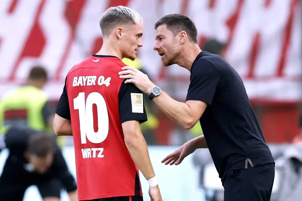 Florian Wirtz e Xabi Alonso no Bayer Leverkusen. Foto: IMAGO / Laci Penenyi.