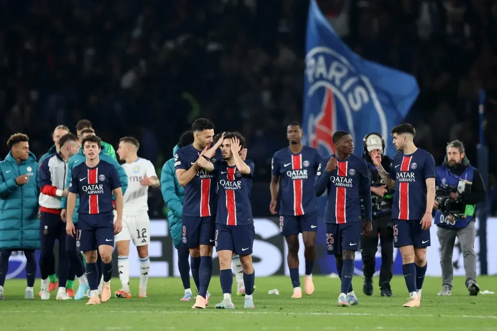 A equipa do PSG, após a vitória contra o Aston Villa. Foto: Michael Steele/Getty Images.