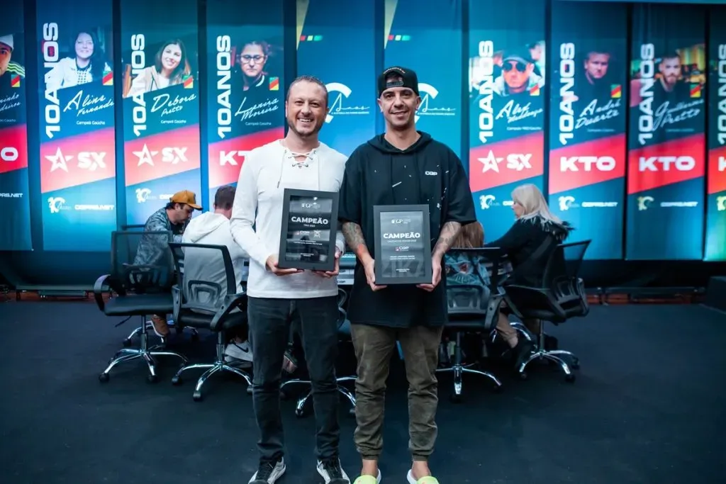 Alex Mendonça e Bruno Ramos foram premiados no evento