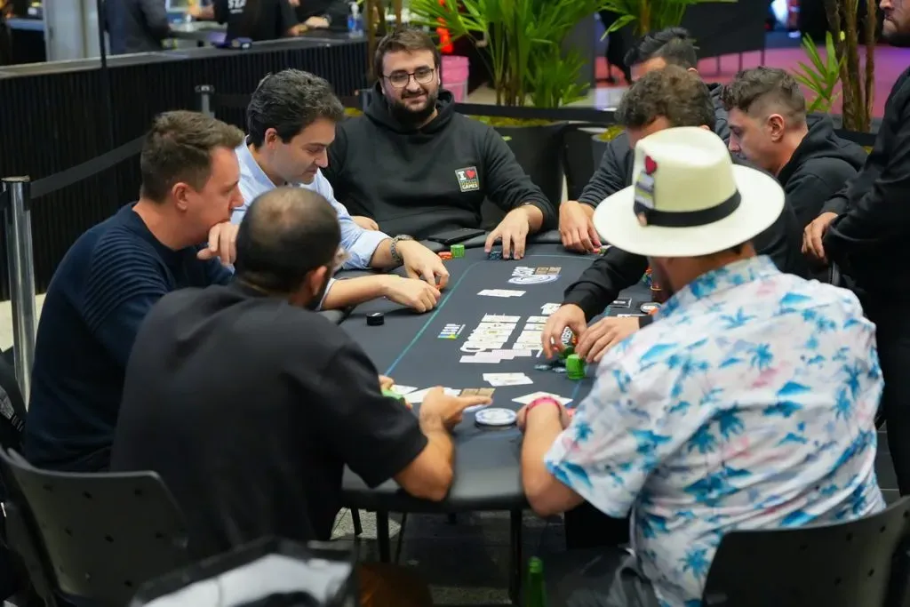 Mesa de Mixed Games em ação no cash game do BSOP Winter Millions