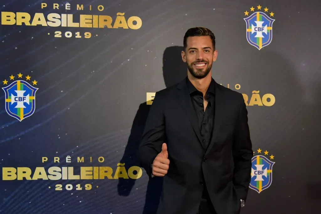 RJ – Rio de Janeiro – 09/12/2019 – Premio Brasileirao 2019 – Pablo Mari jogador do Flamengo, durante a cerimonia de entrega do Premio Brasileirao 2019, promovida pela CBF, para premiar os melhores de cada posicao do Campeonato Brasileiro 2019, realizado no Armazem 2, Centro do Rio de Janeiro. Foto: Thiago Ribeiro/AGIF