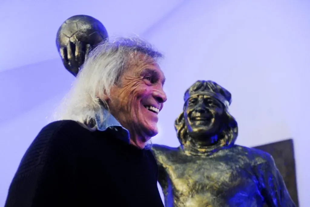 RECORD DATE NOT STATED Gatti now has his own statue in Boca Buenos Aires, Argentina – In the photo taken on September 7, 2023, Boca fans and members can now enjoy the statue of Hugo Orlando Gatti at the Bombonera: the tribute to the goalkeeper who was decisive in the 1977 Copa Libertadores title with the penalty saved against Cruzeiro s Vanderley at the Centenario stadium was inaugurated. Precisely, this September 7 was an anniversary. Buenos Aires Argentina PUBLICATIONxNOTxINxARG Copyright: xLatinxAmericaxNewsxAgencyxx 07-09-2023_buenos_aires_argentina-_en_la-2 EDITORIAL USE ONLY