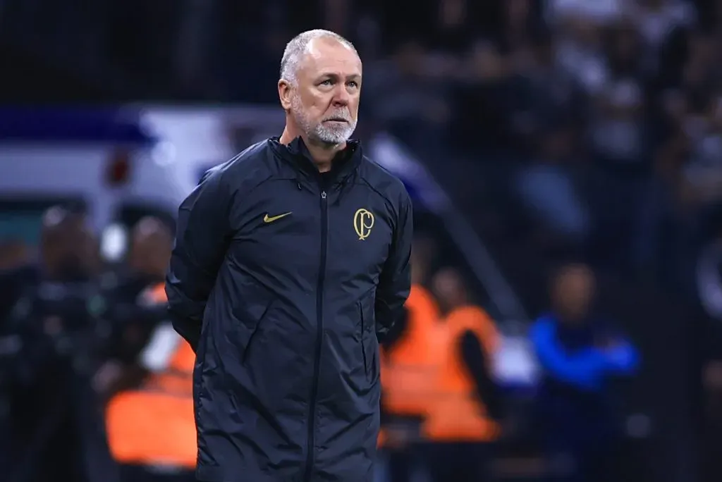 Foto: Marcello Zambrana/AGIF – Mano Menezes conseguiu sua primeira vitória em sua volta ao Corinthians