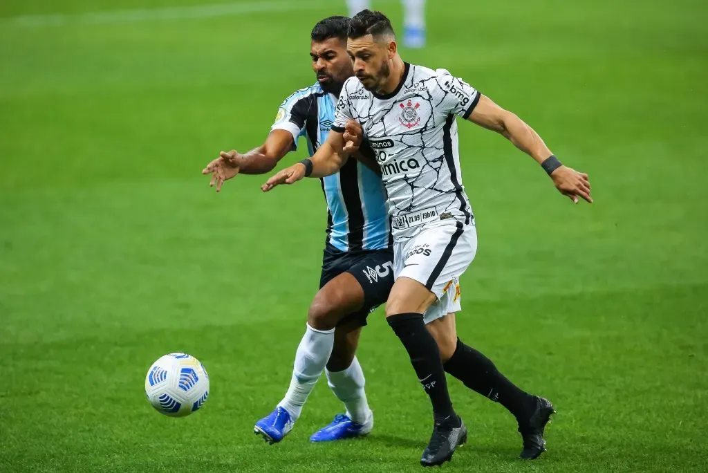 Giuliano pode retornar ao Grêmio – Foto: Pedro H. Tesch/AGIF