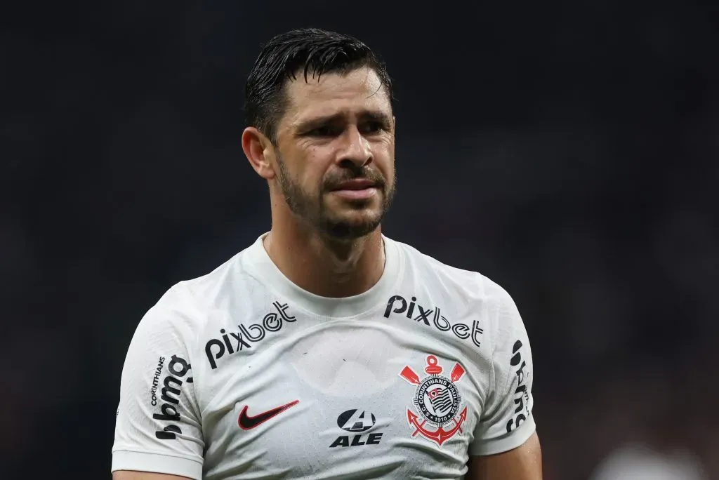 Giuliano com a camisa do Corinthians. Foto: Marcello Zambrana/AGIF