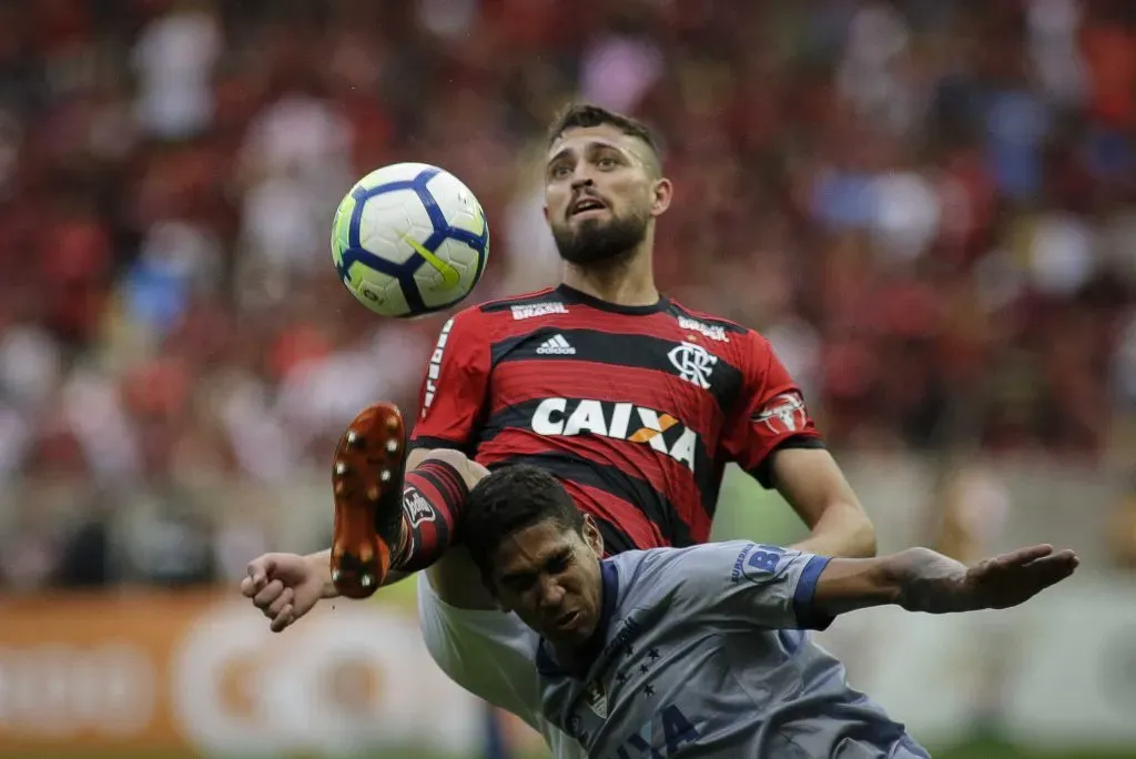 Léo Duarte ganhou alguns títulos pelo Flamengo – Foto: Luciano Belford/AGIF.