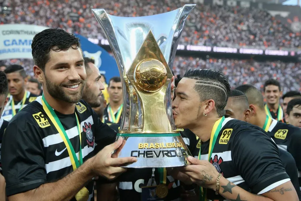 Felipe (à esquerda) teve ótima passagem pelo Corinthians, onde foi campeão brasileiro – Foto: Friedemann Vogel/Getty Images)