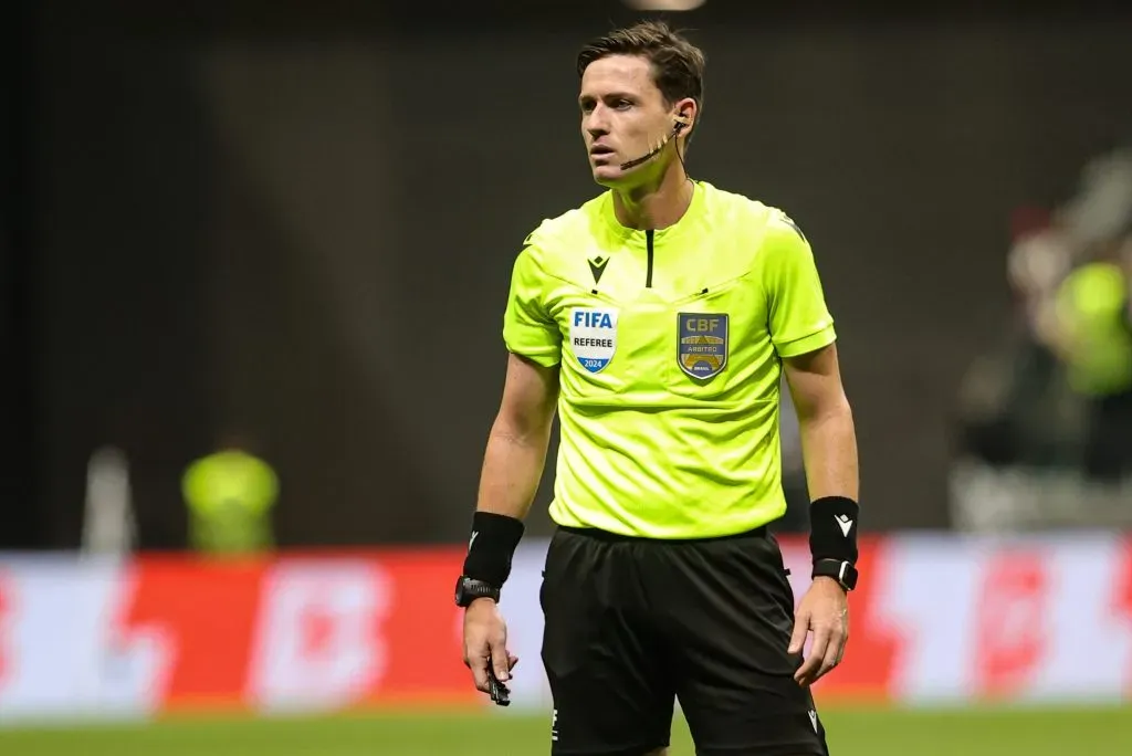 Ramon Abatti Abel foi o juiz da partida. Foto: Gilson Lobo/AGIF