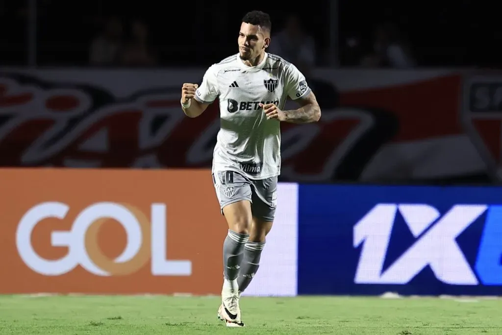 Paulinho comemora gol no Morumbis. Foto: Marcello Zambrana/AGIF