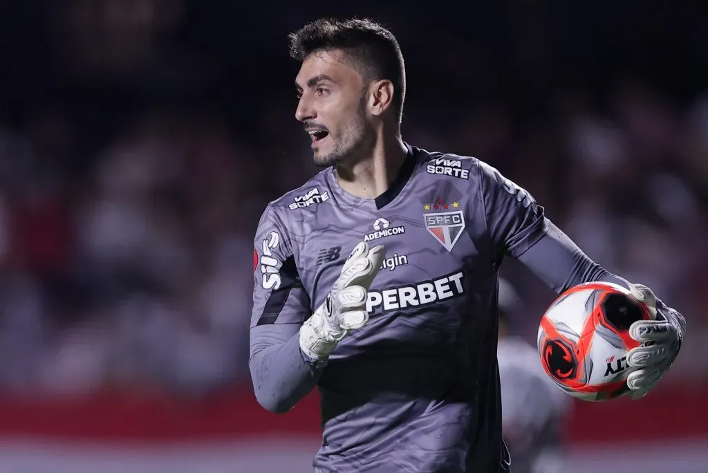 Rafael goleiro do Sao Paulo durante partida contra o Corinthians no estadio Morumbi pelo campeonato Paulista 2025. Foto: Ettore Chiereguini/AGIF