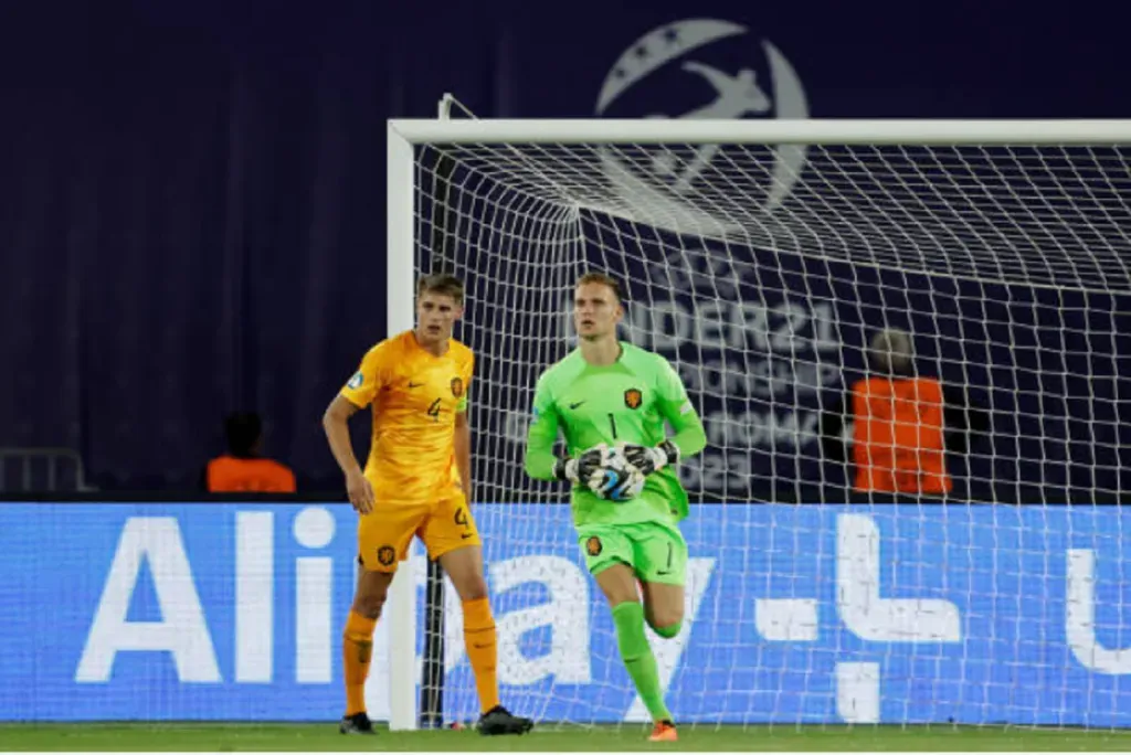 Bart Verbruggen en acción por el Europeo Sub 21 en la selección de Países Bajos. (Getty Images).