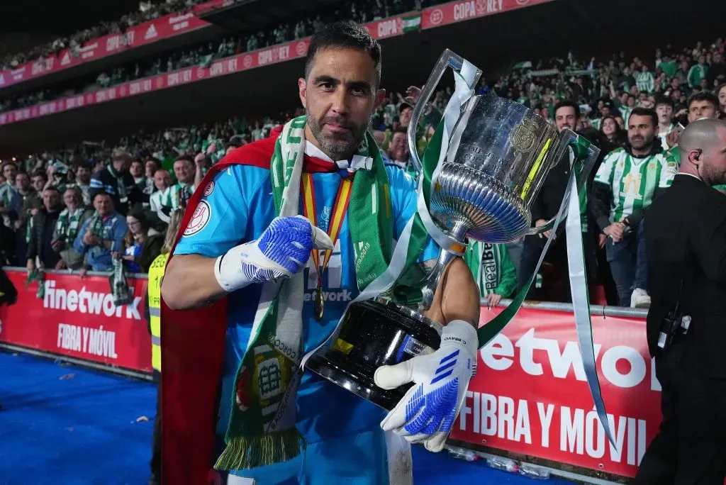 El veterano Claudio Bravo, orgulloso de su nueva marca en La Liga.