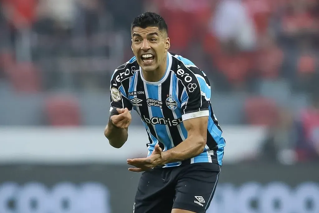 Suárez em ação pelo Grêmio. (Photo by Pedro H. Tesch/Getty Images)