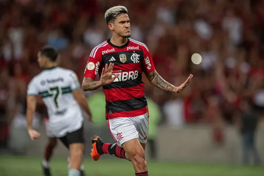 Pedro marca um dos gols diante do Fortaleza. Foto: Twitter Oficial CR Flamengo/Paula Reis
