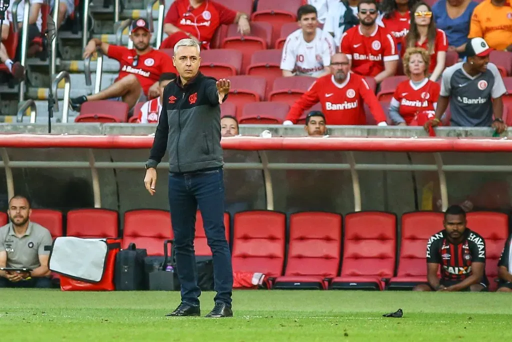 Thiago Nunes quando comandava a equipe do Athletico Paranaense – (Photo by Lucas Uebel/Getty Images)