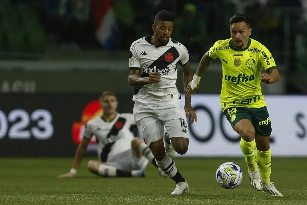 Artur no duelo diante do Vasco (Foto: Ricardo Moreira/Getty Images)