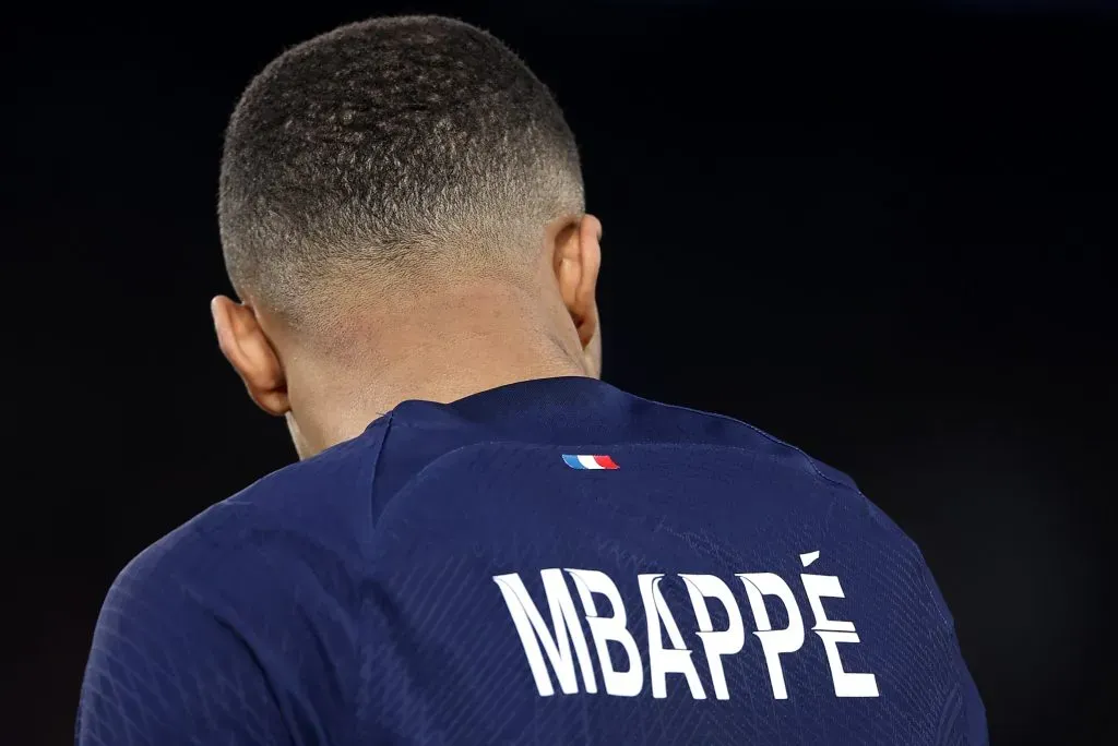 Mbappé será reforço merengue. (Photo by Alex Pantling/Getty Images)