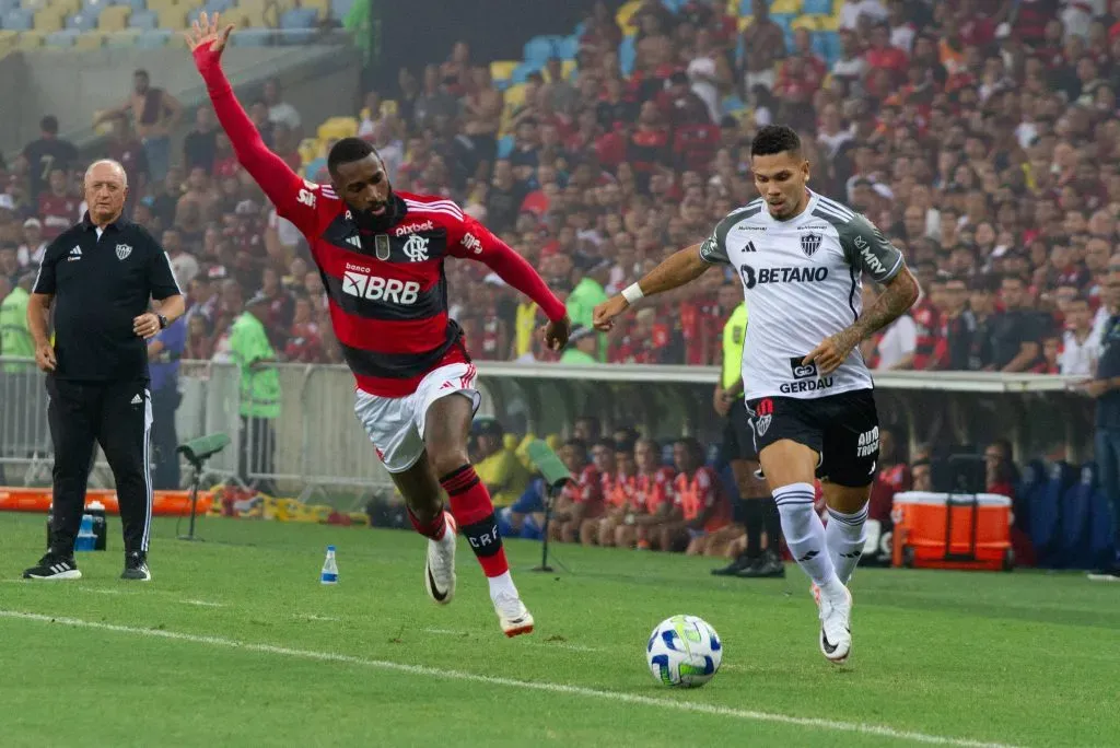 Gerson, do Flamengo, enfrentando o Atlético-MG em 2024. Foto: IMAGO/Erica Martin/Thenews.