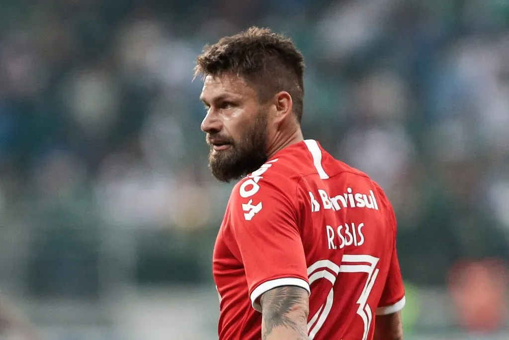 Foto: Marcello Zambrana/AGIF – Rafael Sóbis, ex-jogador do Inter, durante confronto contra o Palmeiras na Copa do Brasil de 2019.