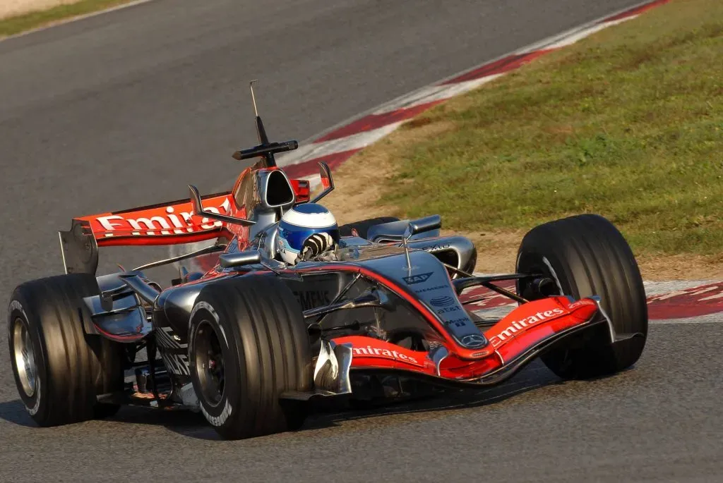 El test en 2006 no salió bien para Häkkinen, pero vio a Hamilton iniciar su legendaria carrera en la F1. IMAGO