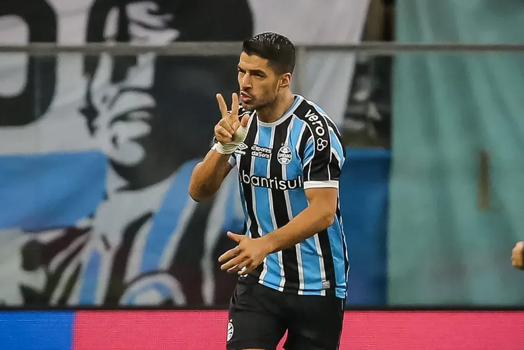 Luis Suarez jogador do Gremio comemora seu gol durante partida contra o Cruzeiro no estadio Arena do Gremio pela Copa do Brasil 2023. Foto: Pedro H. Tesch/AGIF