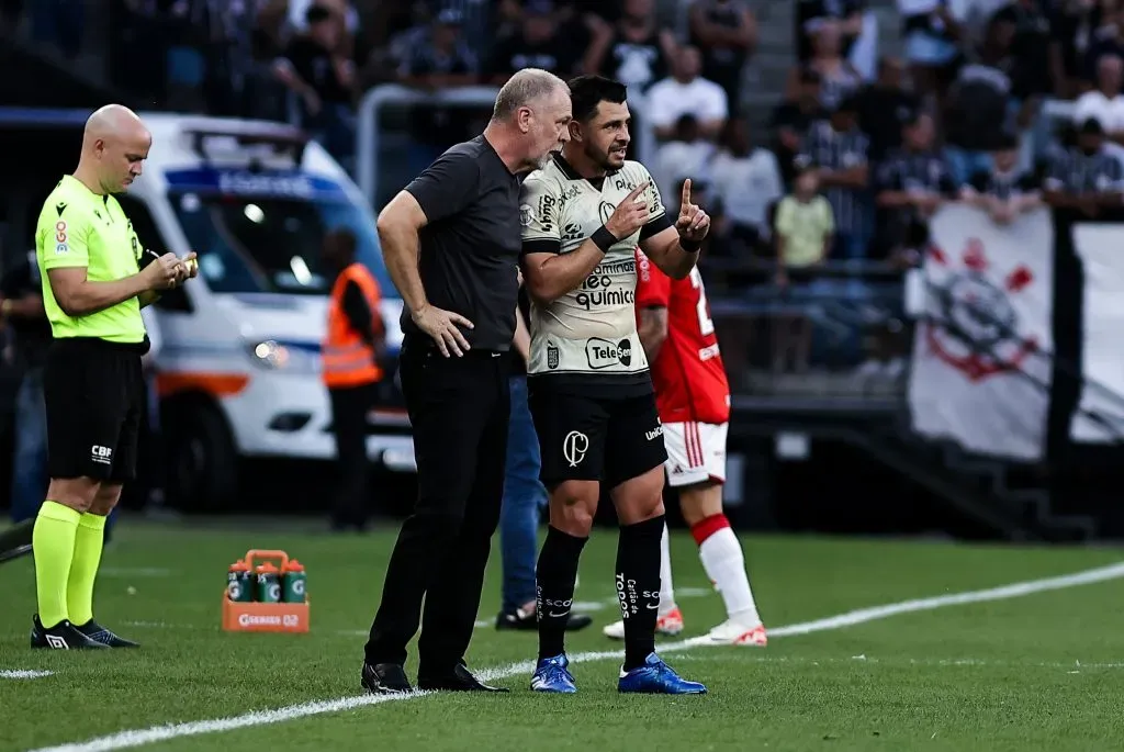 SP – SAO PAULO – 02/12/2023 – BRASILEIRO A 2023, CORINTHIANS X INTERNACIONAL – Mano Menezes tecnico do Corinthians durante partida contra o Internacional no estadio Arena Corinthians pelo campeonato Brasileiro A 2023. Foto: Fabio Giannelli/AGIF