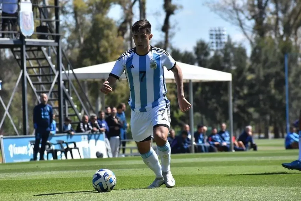 Solari en acción con la Sub 23. (Foto @Argentina).