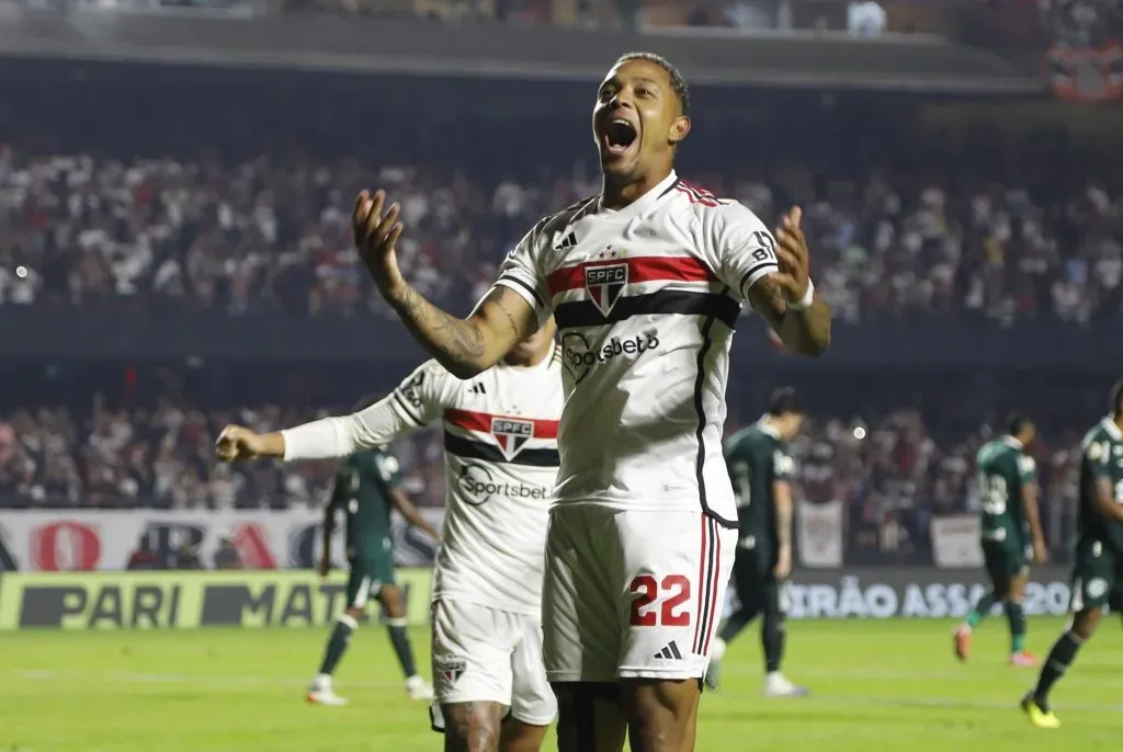 David comemora gol pelo São Paulo em partida do Brasileirão – Foto: Rubens Chiri/SPFC