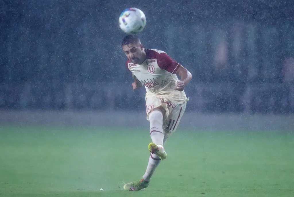 Urruti jugando para Universitario. (Foto: Universitario  Prensa)