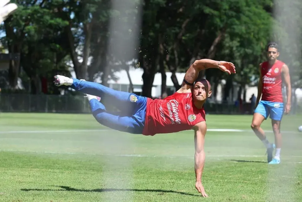 Una de las fotos que subió Chicharito Hernández a sus redes sociales tras la derrota ante América. (Instagram)