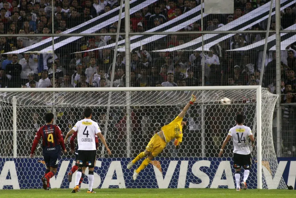En el 2011 Cerro Porteño eliminó a Colo Colo tras dar vuelta un 2-0 en contra en el Estadio Monumental. Los albos, otra vez fuera en la Copa Libertadores jugando en casa. | Foto: Photosport.