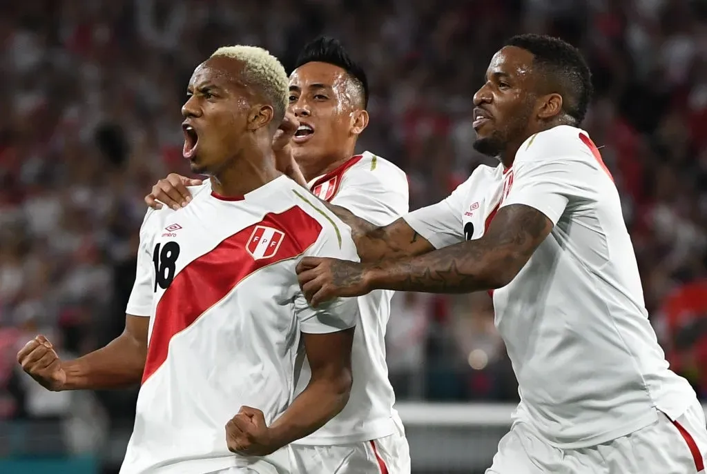 Cueva, Farfán y Carrillo jugando en la Selección Peruana. (Foto: Twitter).