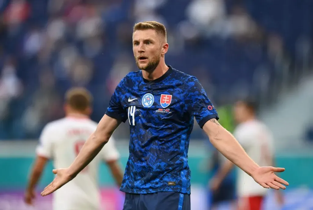 Milan Skriniar pela Eslováquia. (Photo by Kirill Kudryavtsev – Pool/Getty Images)