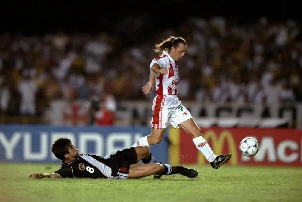 Hinchas del Necaxa eligieron a Álex Aguinaga como el máximo ídolo de la historia de su equipo. (FOTO: GettyImages)