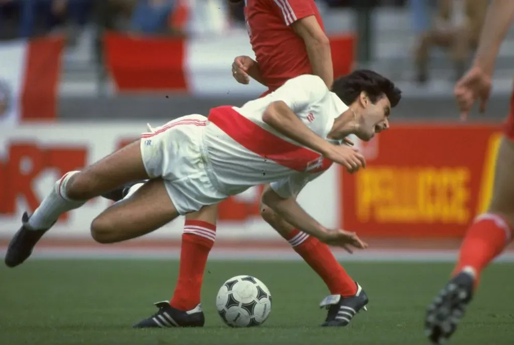 Juan Carlos Oblitas vistiendo la casaquilla de la Selección Peruana como jugador. (Foto: Getty).