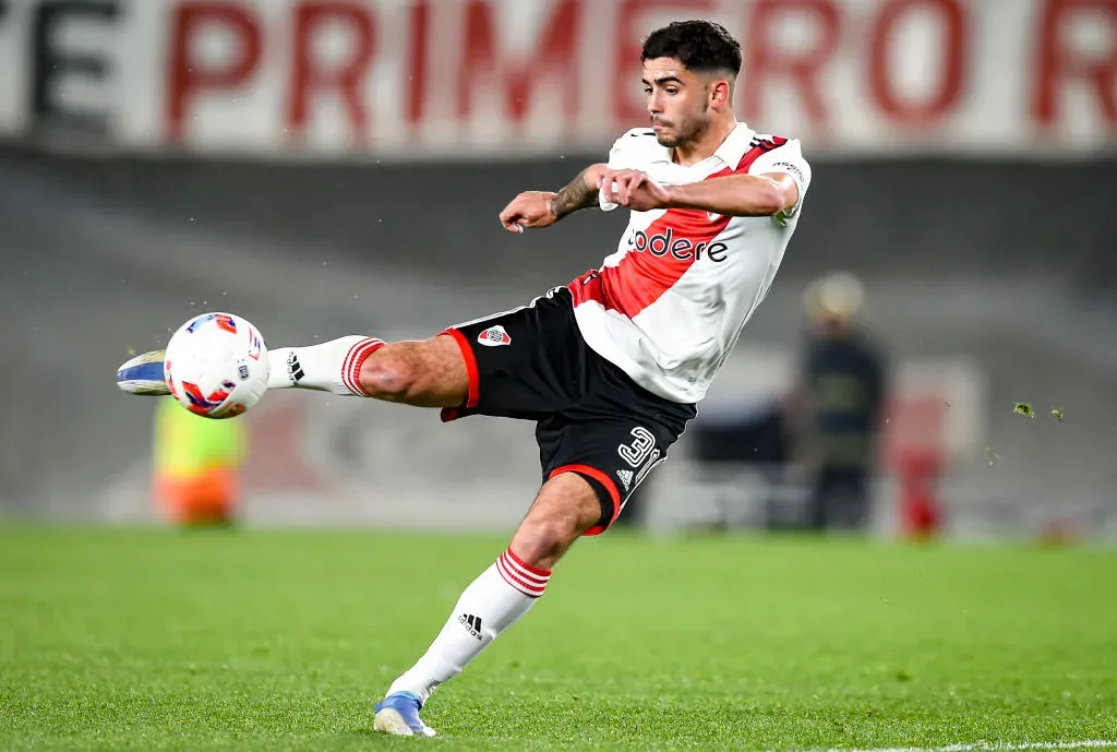 Santiago Simón sorprendió en el once titular. (Foto: Getty)