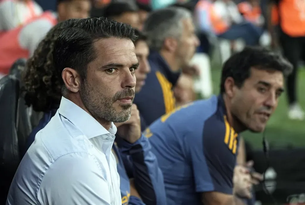 Fernando Gago sabe que tiene que meter mano. (IMAGO)