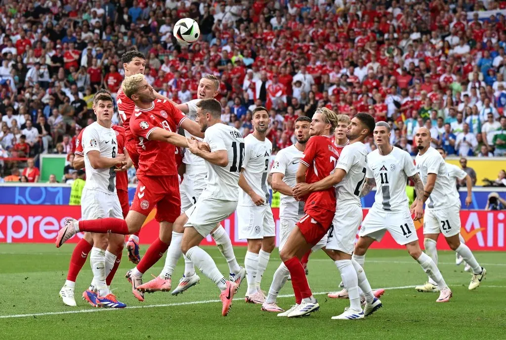 Dinamarca e Eslovênia ficam no 1×1. (Photo by Shaun Botterill/Getty Images)