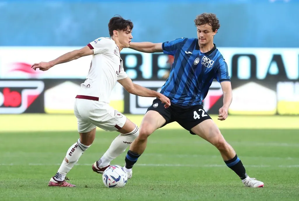 Scalvini em ação pela Atalanta. (Photo by Marco Luzzani/Getty Images)