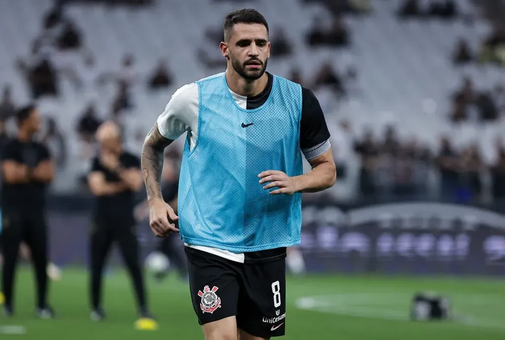 Renato Augusto jogador do Corinthians durante aquecimento antes da partida contra o Atletico-MG no estadio Arena Corinthians pelo campeonato Brasileiro A 2023. Foto: Fabio Giannelli/AGIF