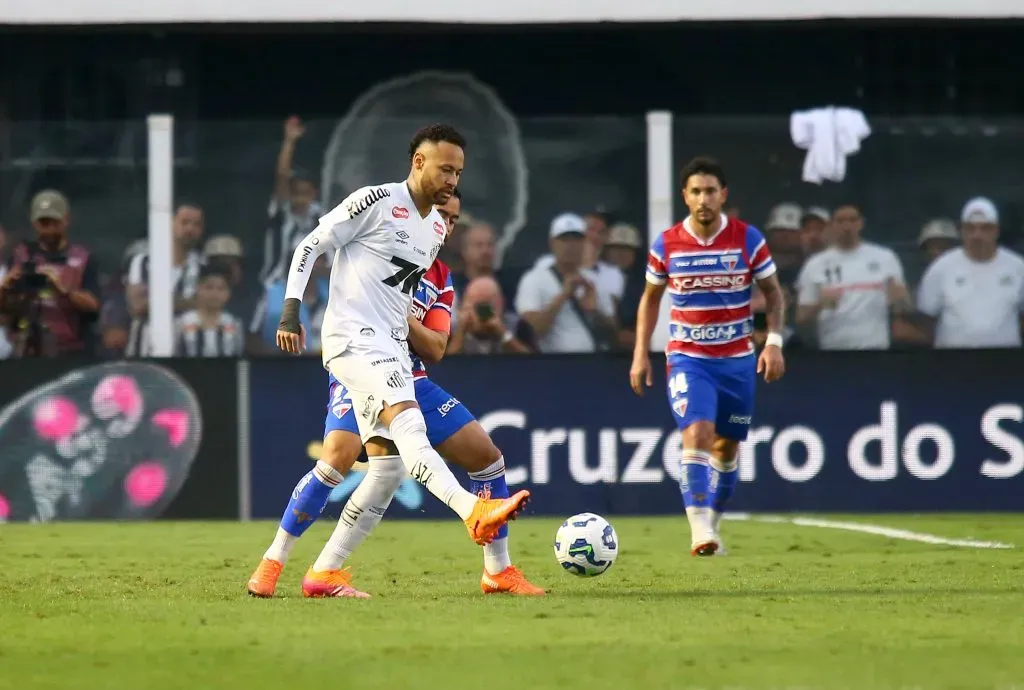 Neymar durante o jogo diante do Fortaleza. Foto: Mauricio De Souza/AGIF