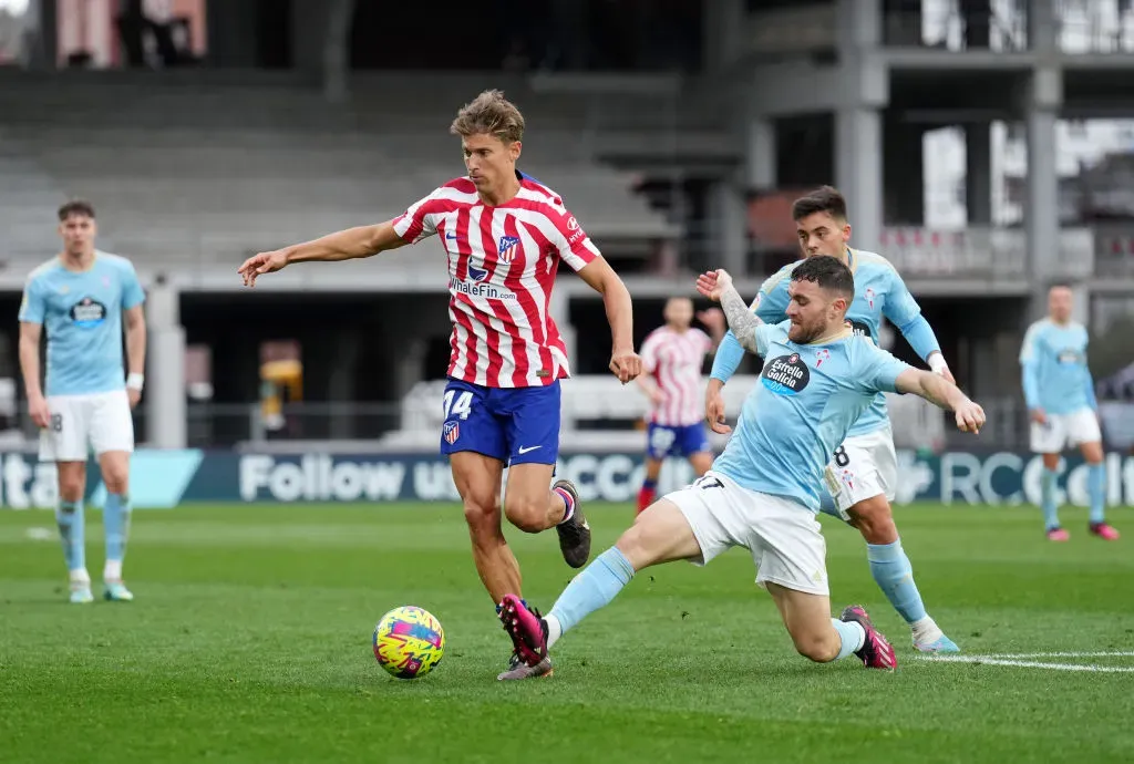 VIGO, SPAIN – FEBRUARY 12: Marcos Llorente of Atletico Madrid is challenged by Javi Galan of RC Celta during the LaLiga Santander match between RC Celta and Atletico de Madrid at Estadio Balaidos on February 12, 2023 in Vigo, Spain. (Photo by Juan Manuel Serrano Arce/Getty Images)