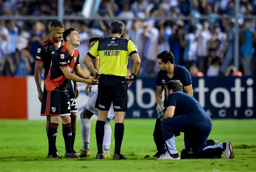 A Paradela se le soltó la cadena en cuestión de dos minutos y dejó a River con diez jugadores. (Foto: Getty).