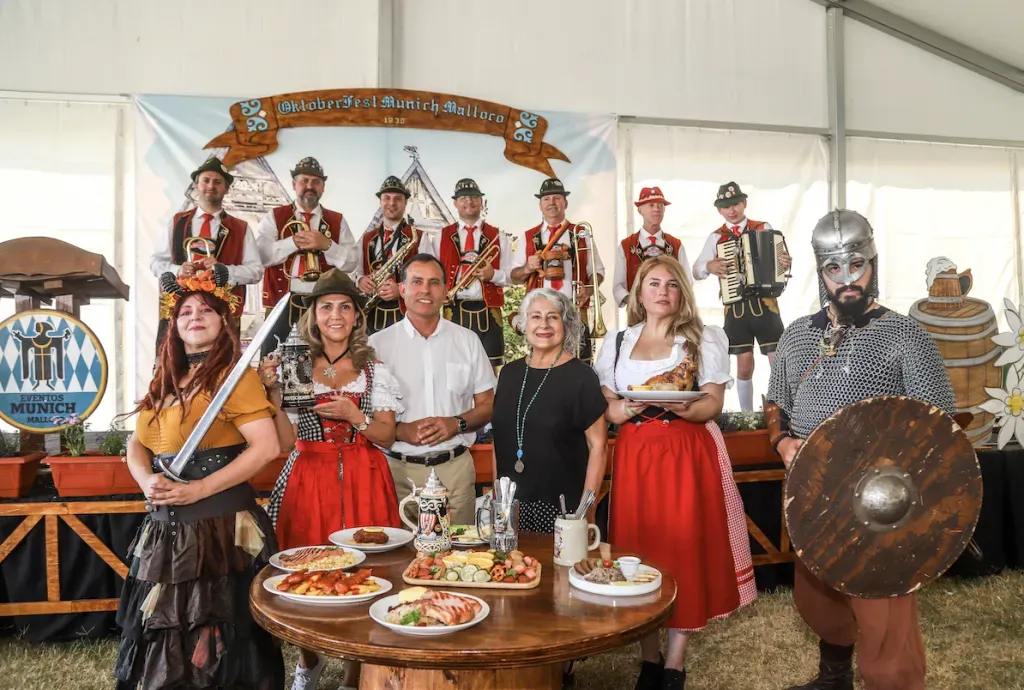 Autoridades en la inauguración del Oktoberfest 2023.