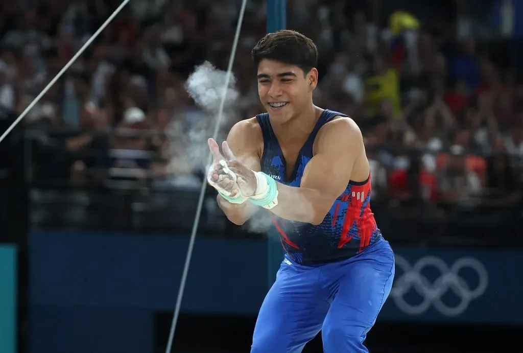 Ángel Barajas tras finalizar la prueba de barra fija en París 2024. IMAGO.