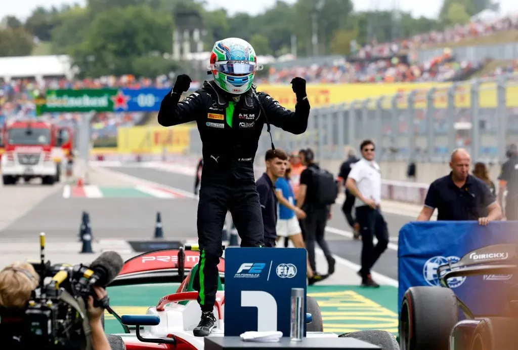 Andrea Kimi Antonelli festeja un triunfo en la F2 (IMAGO)