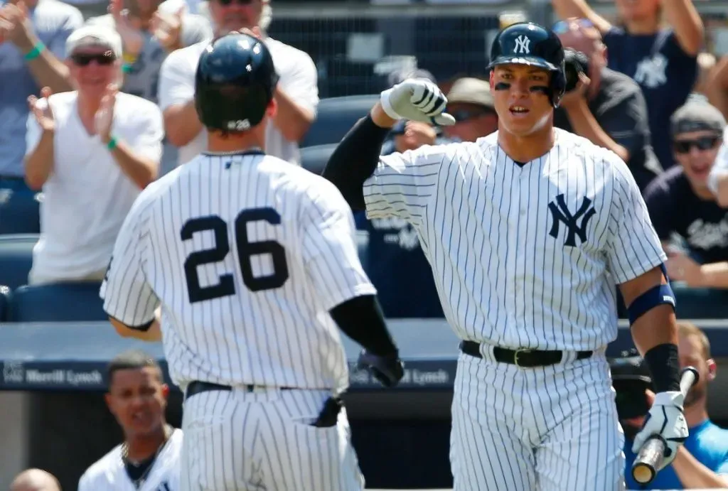 Tyler Austin y Aaron Judge previo al HR de “El juez” que completó el Back to back en su debut con Yankees (Getty Images)