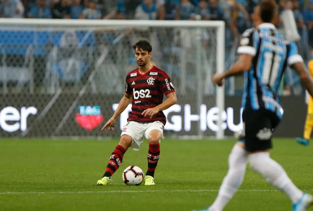Rodrigo Caio pode jogar no Grêmio – Foto: Jeferson Guareze/AGIF.