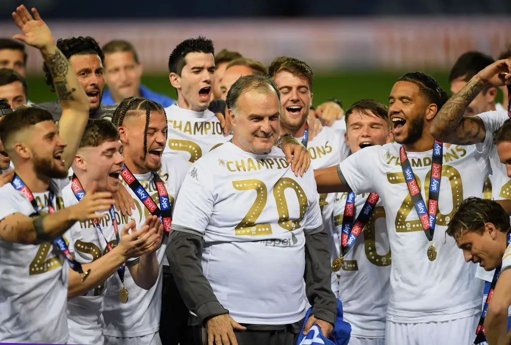 Bielsa y Phillips en la celebración del ascenso de Leeds. (Foto: Getty)